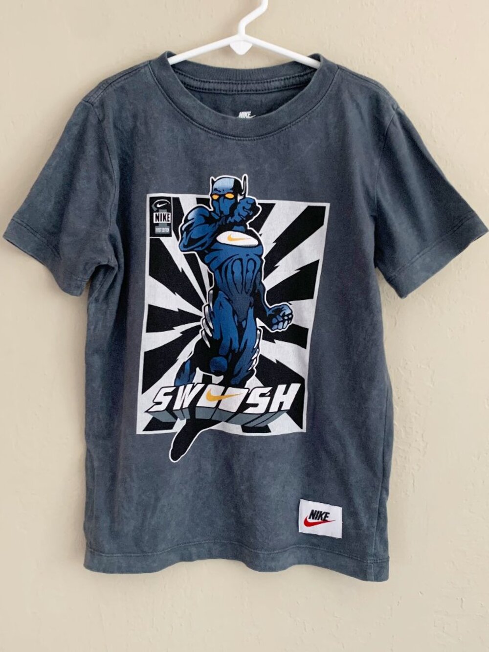 Nike Swoosh Tee • XS